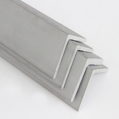 La disposizione di angolo di acciaio inossidabile del materiale da costruzione 304 ha galvanizzato la superficie nera